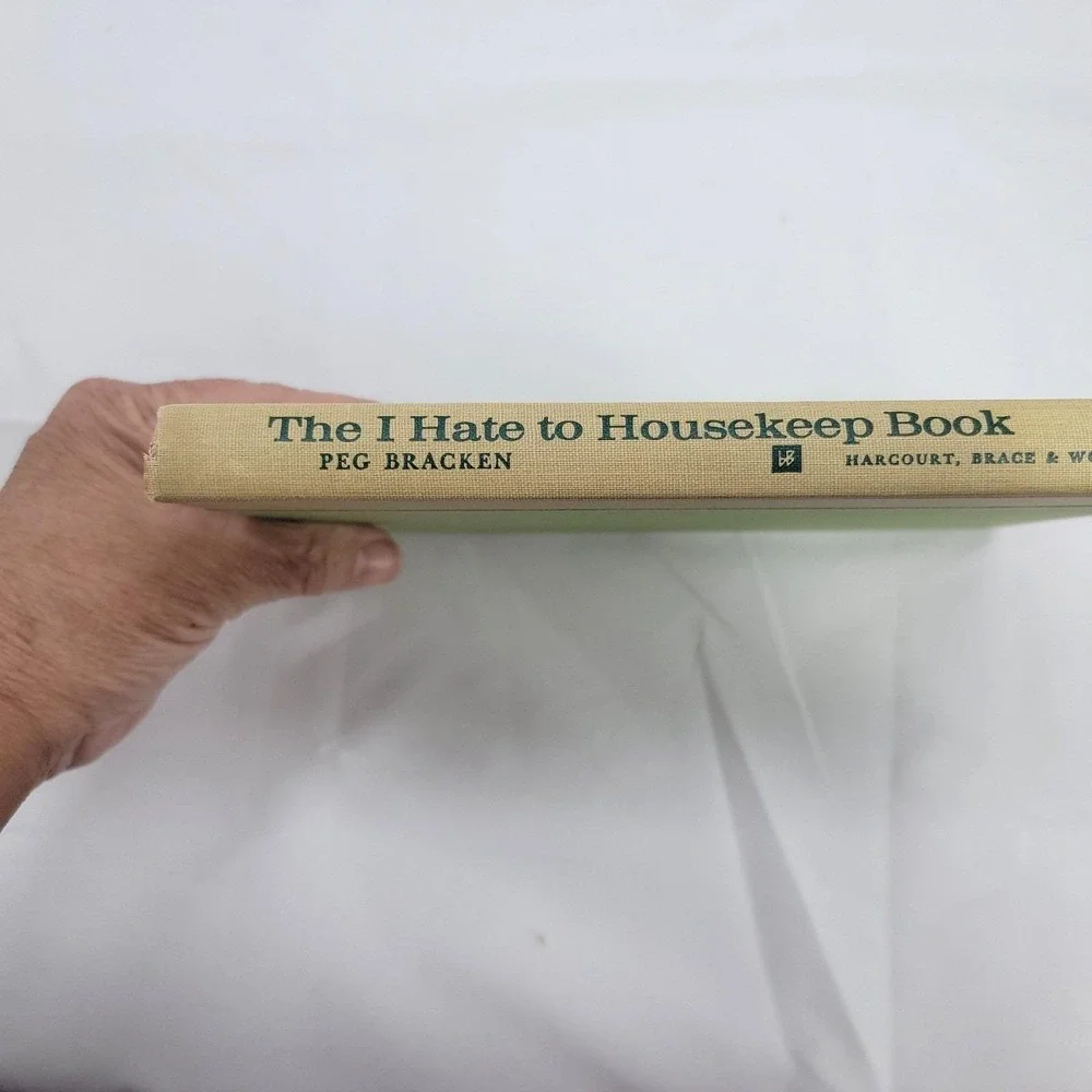 The I Hate To Housekeep Book Peg Bracken 1962 1st Ed Hardcover DJ MCM Kitsch